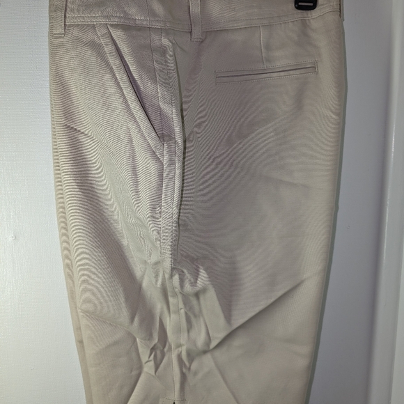 Ladies Chapter Club Petite Pant Shop Khaki knee length shorts - Picture 4 of 5